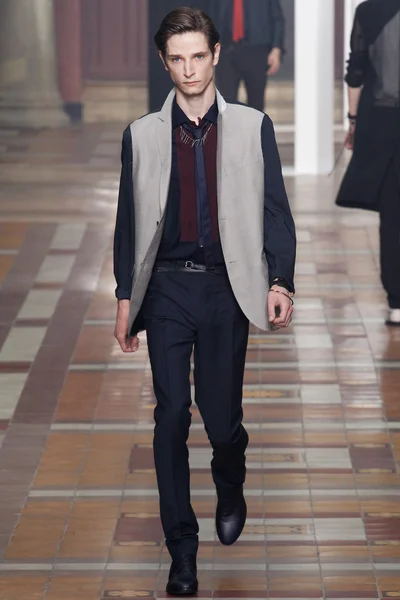 Look 9